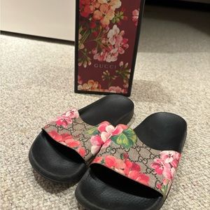 Gucci GG Bloom Supreme Slides/Sandals